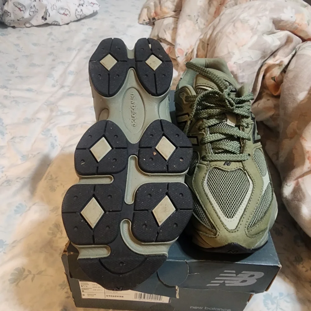 New Balance 9060 Green Sneakers - Picture 5 of 9